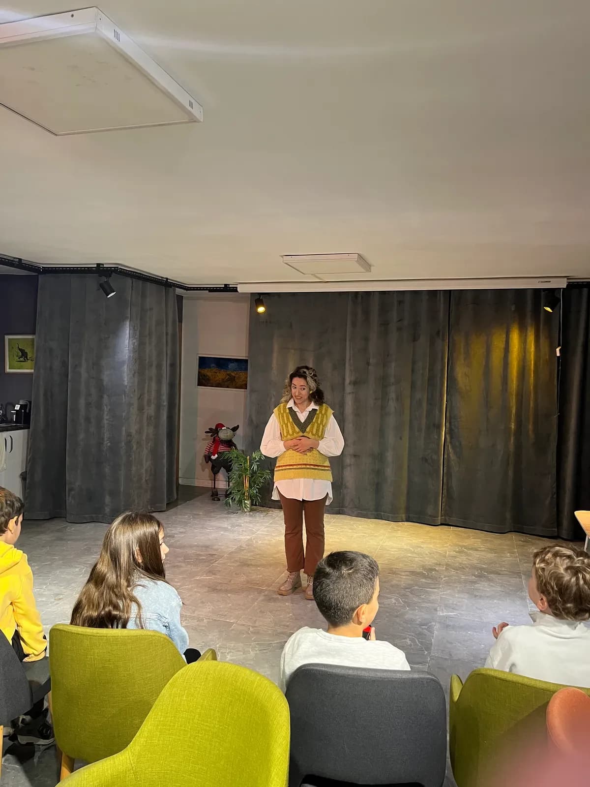 İngilizce Drama Atölyesi — stage and workshop moment 1