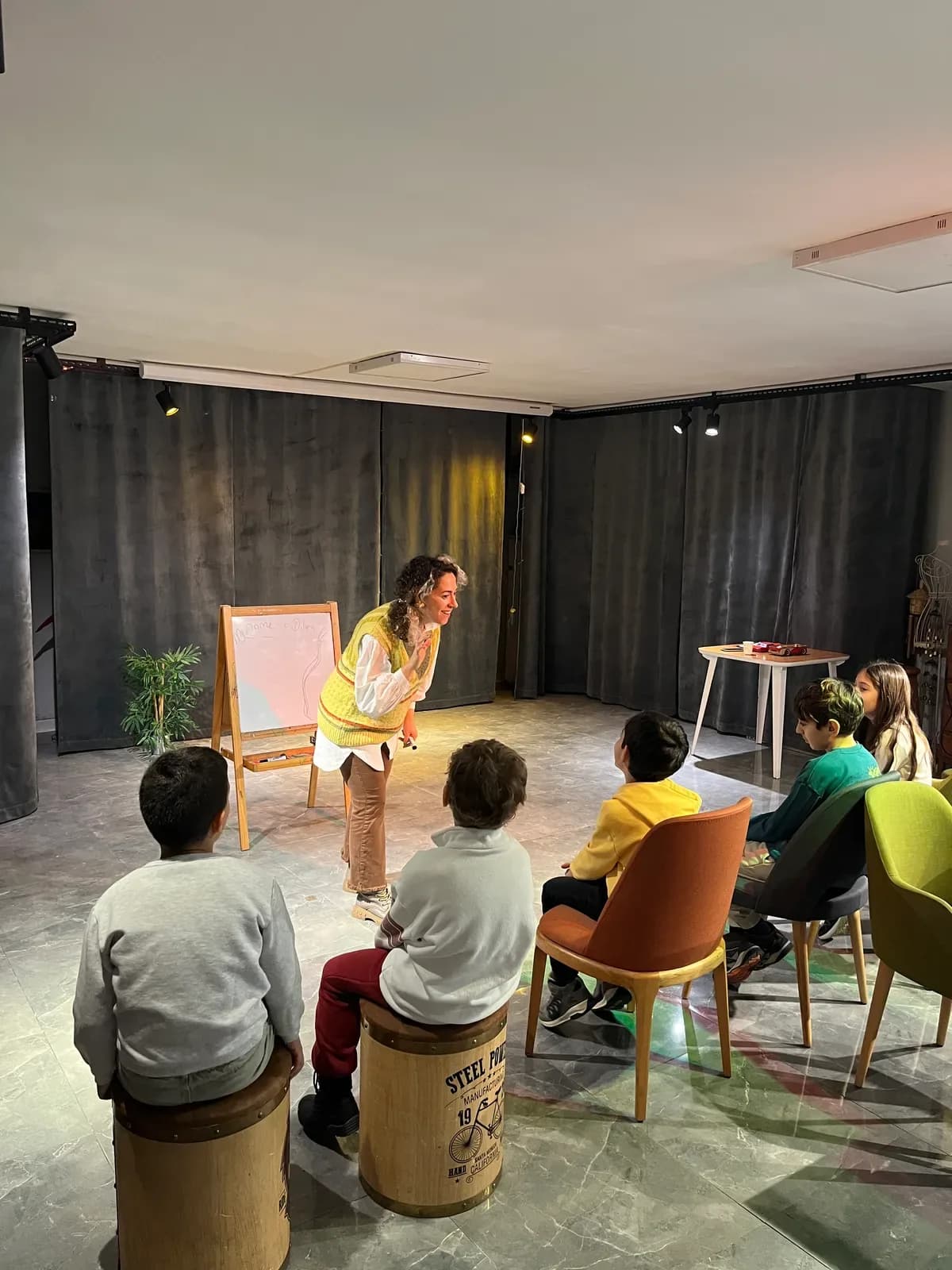 İngilizce Drama Atölyesi — stage and workshop moment 5