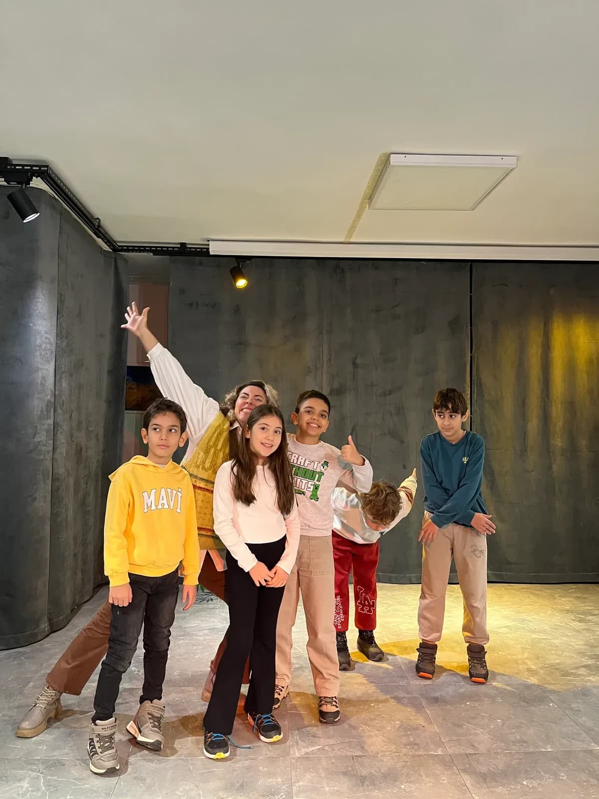 İngilizce Drama Atölyesi — stage and workshop moment 7